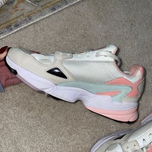 Adidas falcons size 8 woman’s